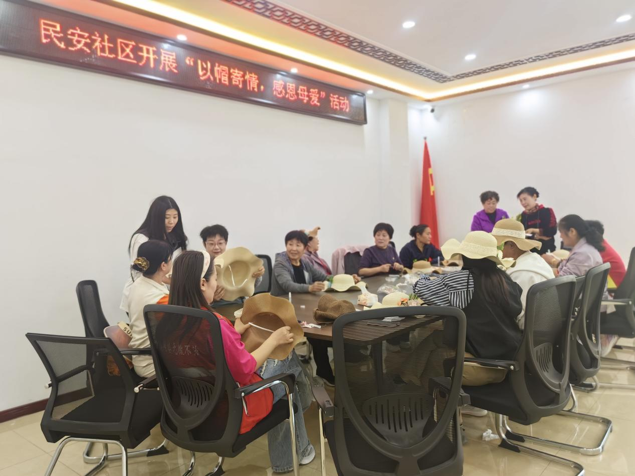 夏镇街道民安社区：情暖母亲节 巧手绘温情