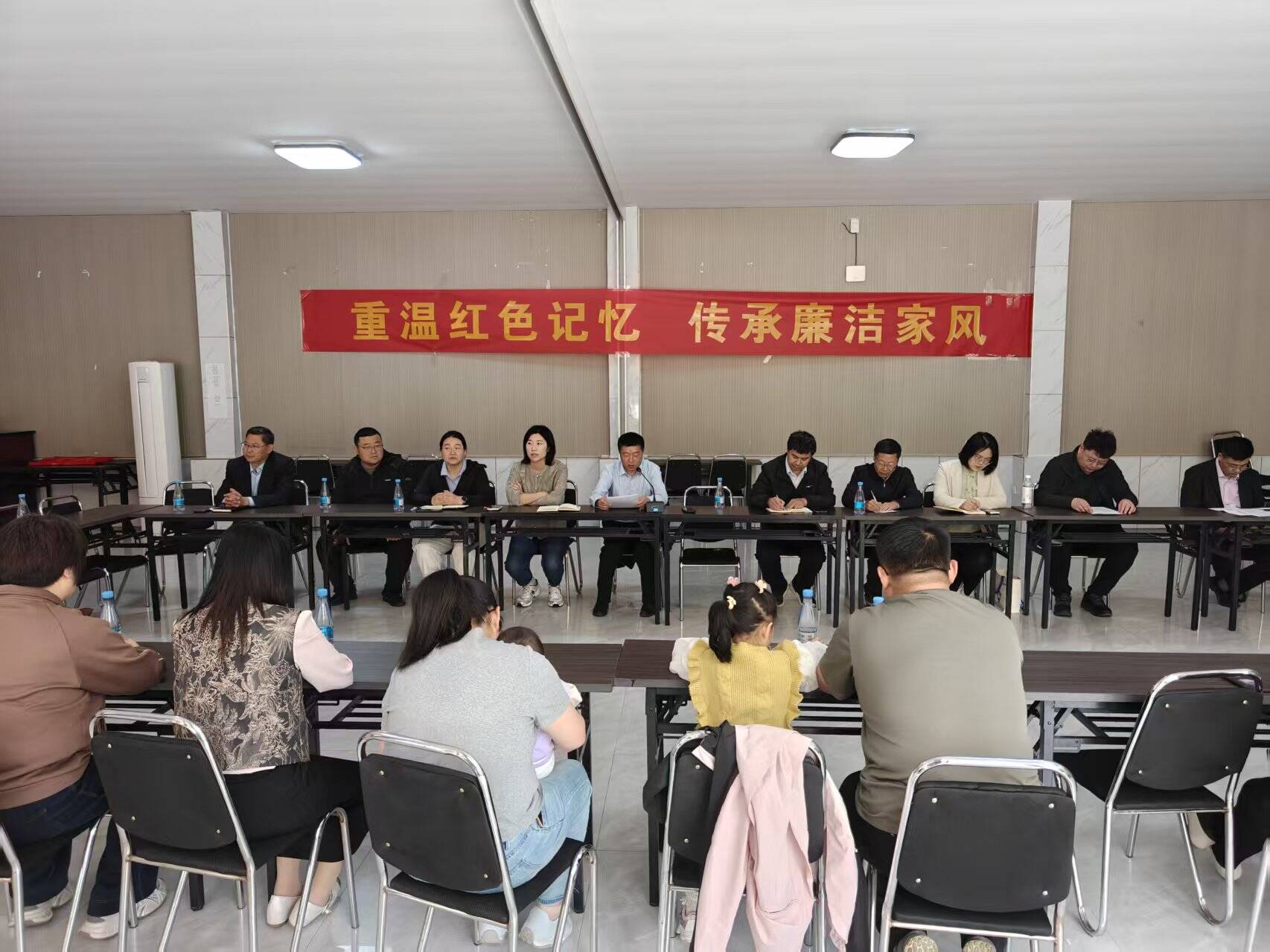 【干部作风能力提升年】桃墟镇召开“家庭式”廉政警示教育会（原创）