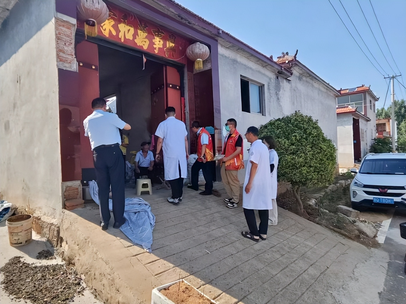 党建引领送健康 名医义诊进山村--“大医在行动”专家团队走进尼山库区