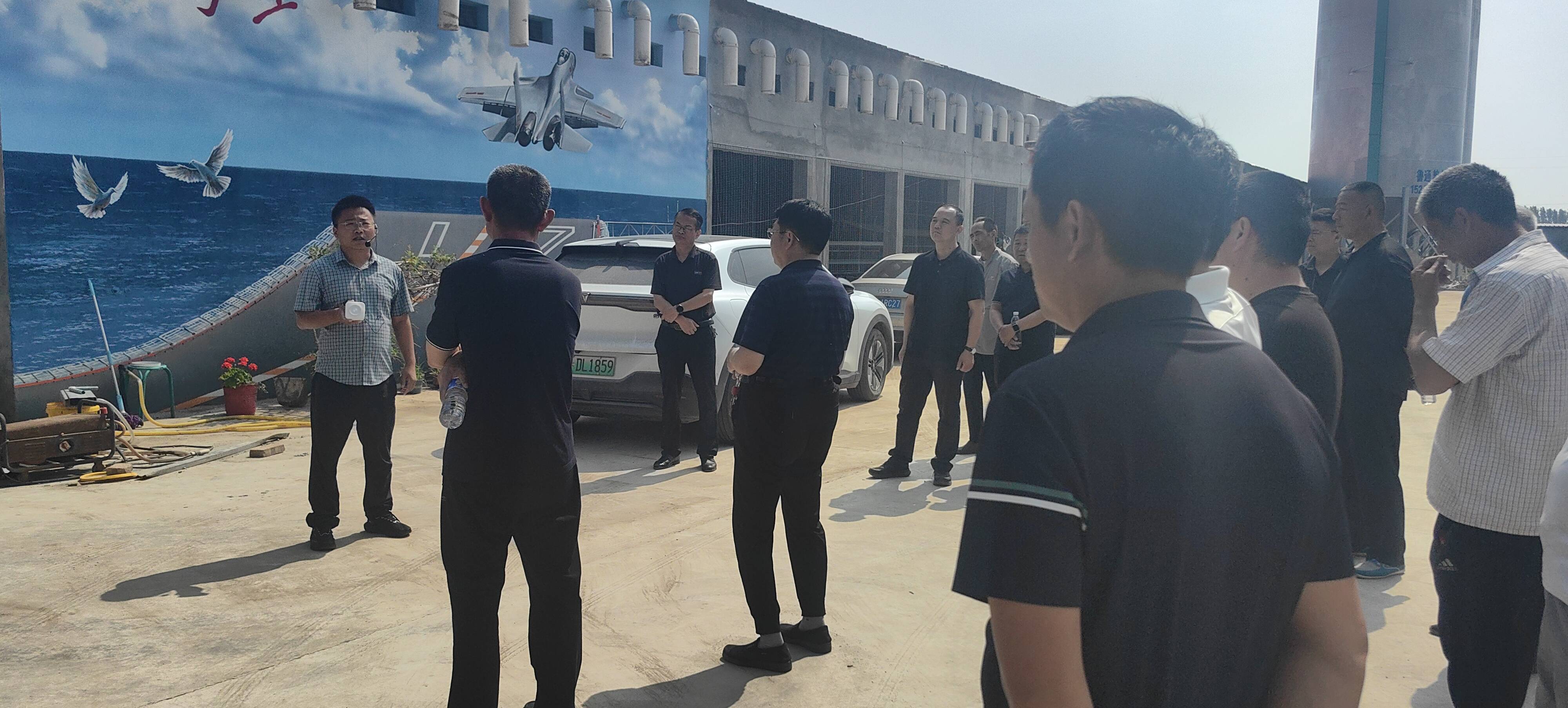 实地观摩取“真经”肉鸽养殖促振兴——姚寨镇组织干部群众到向上鸽业有限公司观摩学习