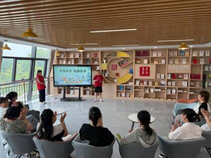 【弘扬和践行社会主义核心价值观】县图书馆开展社会主义核心价值观主题教育活动