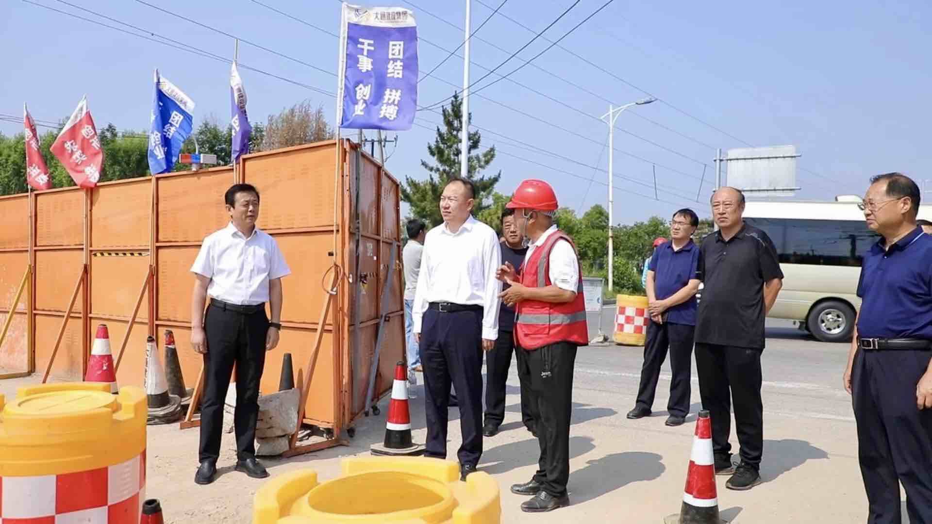 黄涛带队调度城市重点项目建设工作