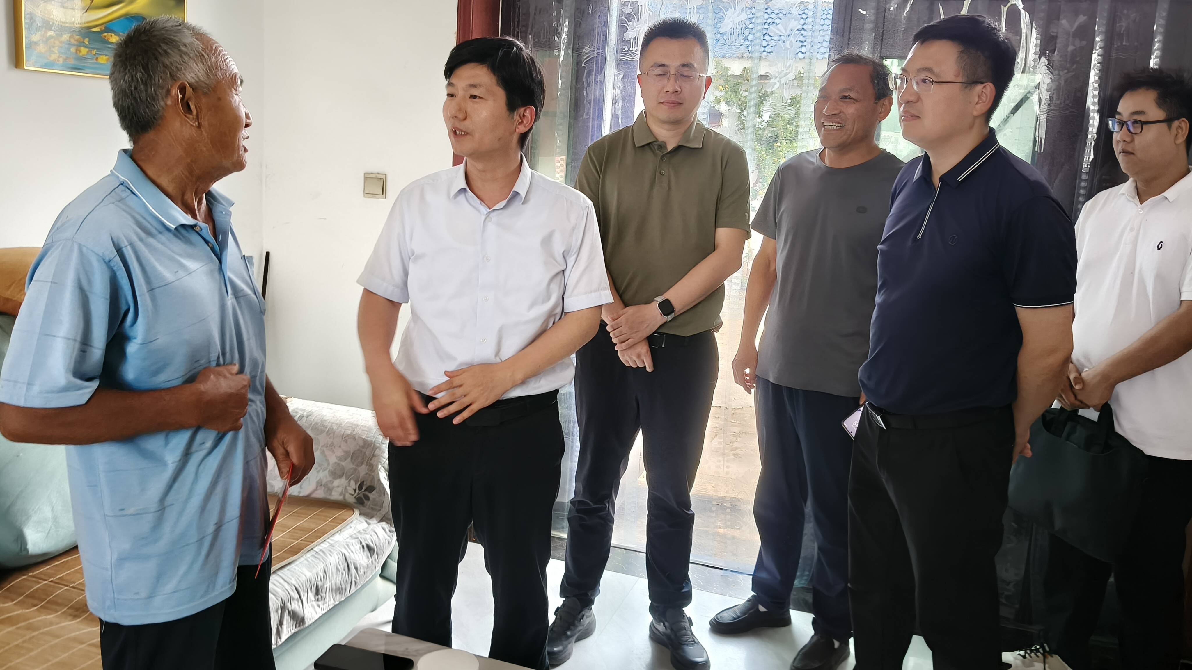 孙保华到长兴集乡看望慰问困难老党员