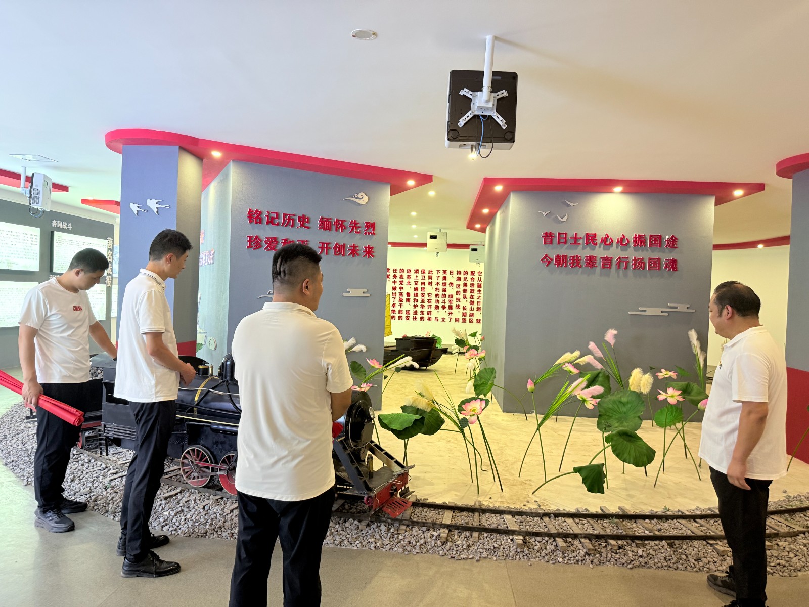 夏镇街道薛河社区党支部开展“行走的思政课”红色教育主题党日活动
