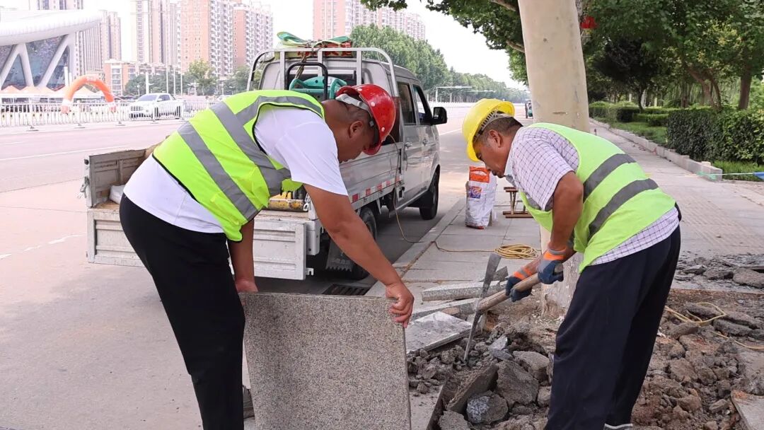 守护脚下安全！人行道“小修小补”暖民心