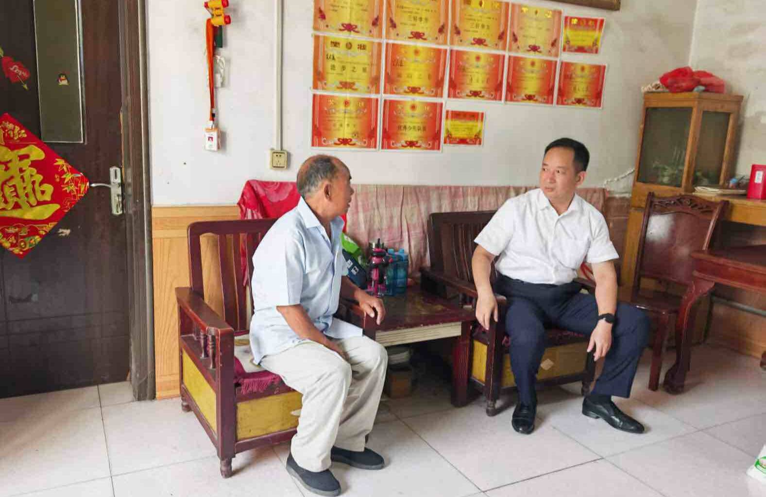 吴广到新驿镇走访慰问生活困难党员
