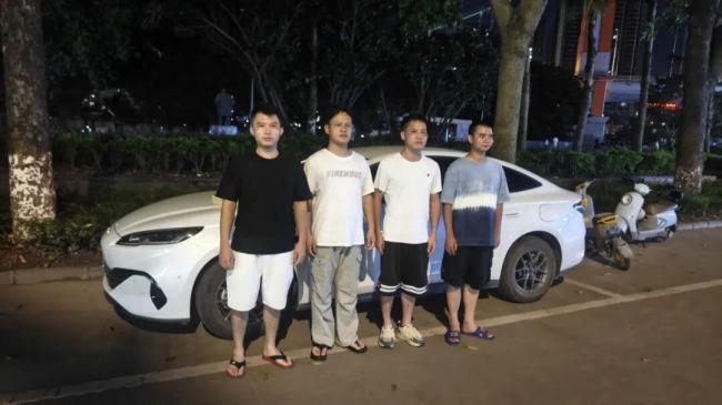 3名辅警及朋友休假途中连救3人