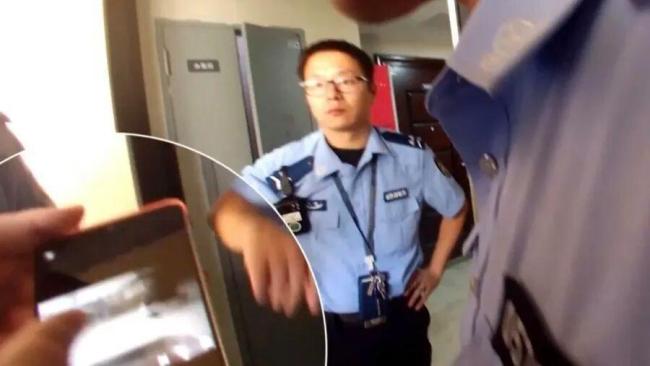 男子入室盗窃 屋内小狗上演神助攻
