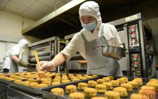 中秋前夕月饼市场销量近乎腰斩 过度包装退潮