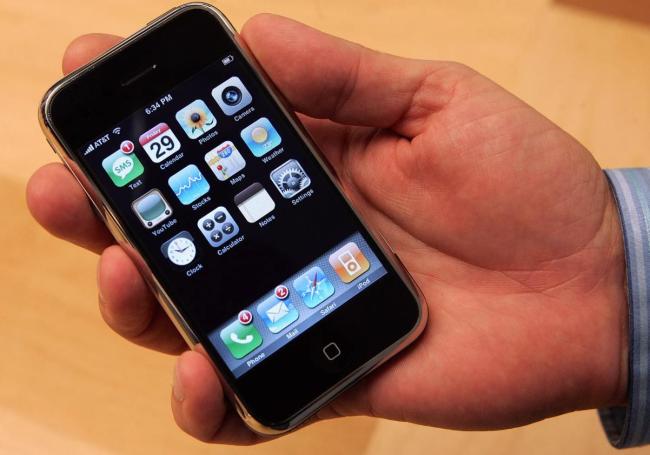 记者:十年内折叠屏手机将成主流 iPhone Duo引领变革