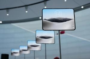 记者预测十年内折叠屏手机成主流 iPhone Duo或引领行业变革