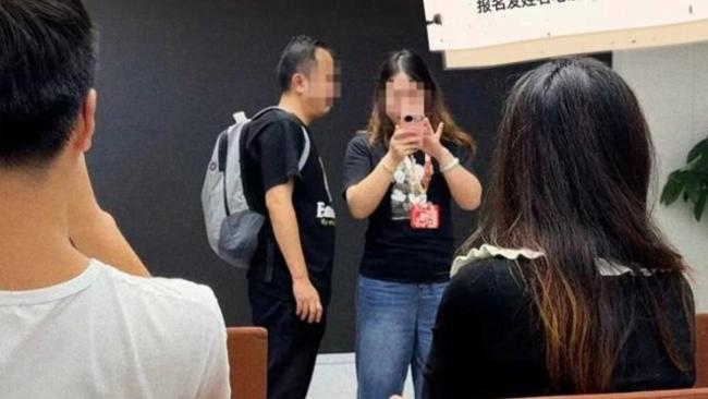 记者卧底实录保险公司摆拍走账内幕