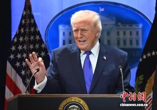 黄仁勋开免提