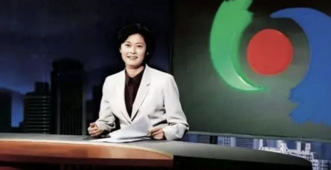 敬一丹生平回顾 时代的记录者