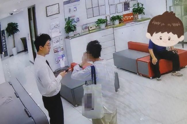 老人欲转百万报“国学针灸课”被劝阻