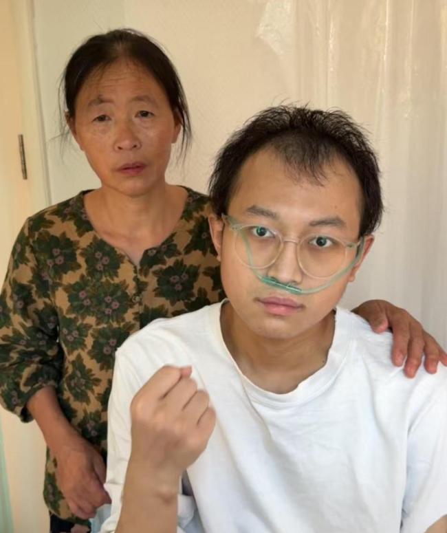 25岁小伙确诊全球罕见变异白血病