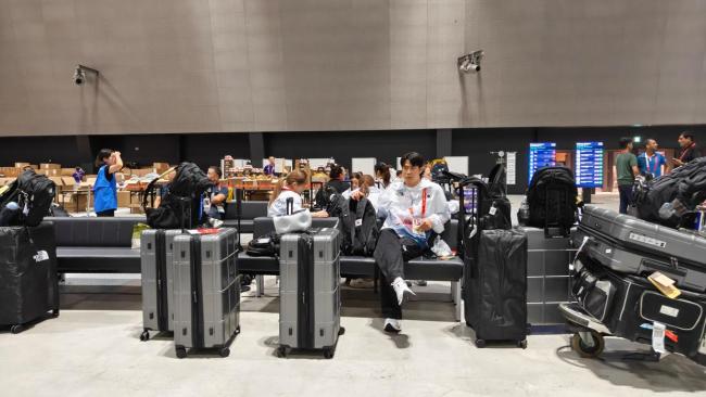 多国运动员被困日本机场:又困又饿