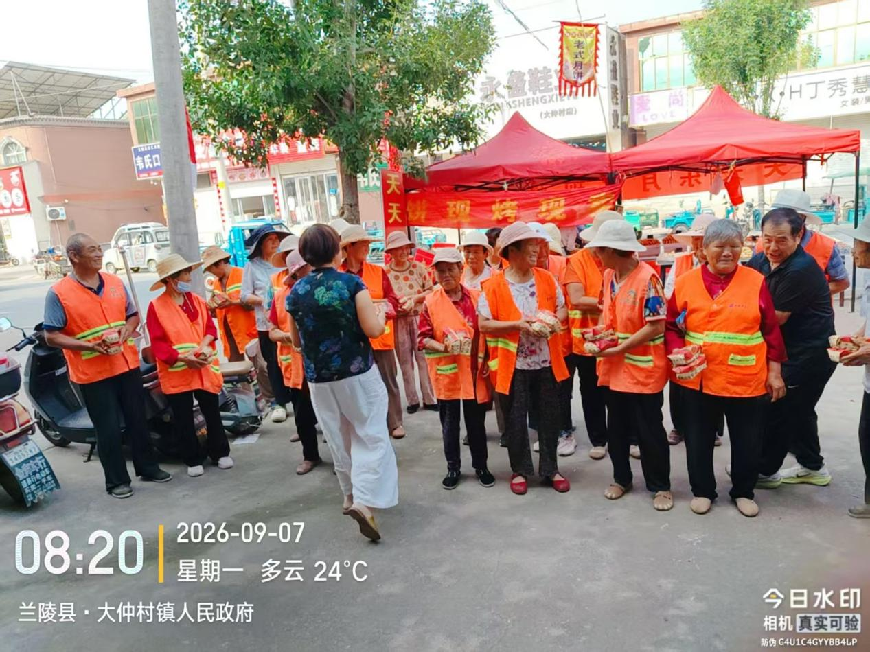 情暖中秋 同心同行｜大仲村镇这家蛋糕店把“甜蜜”送给乡村美容师！