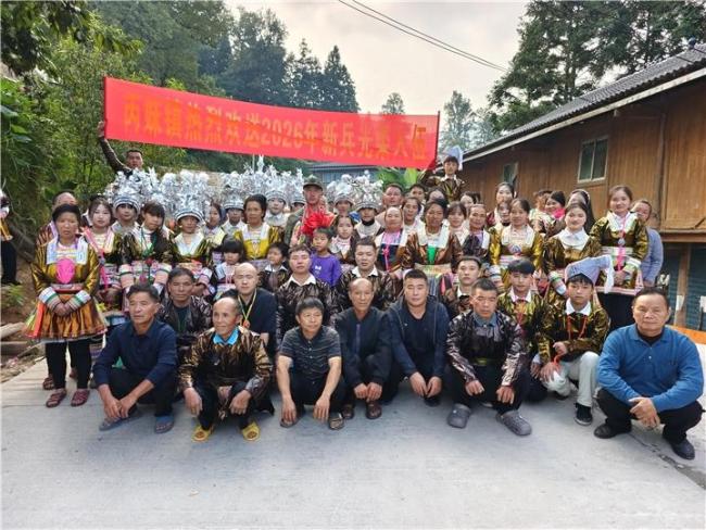 贵州从江苗侗村寨盛装送新兵