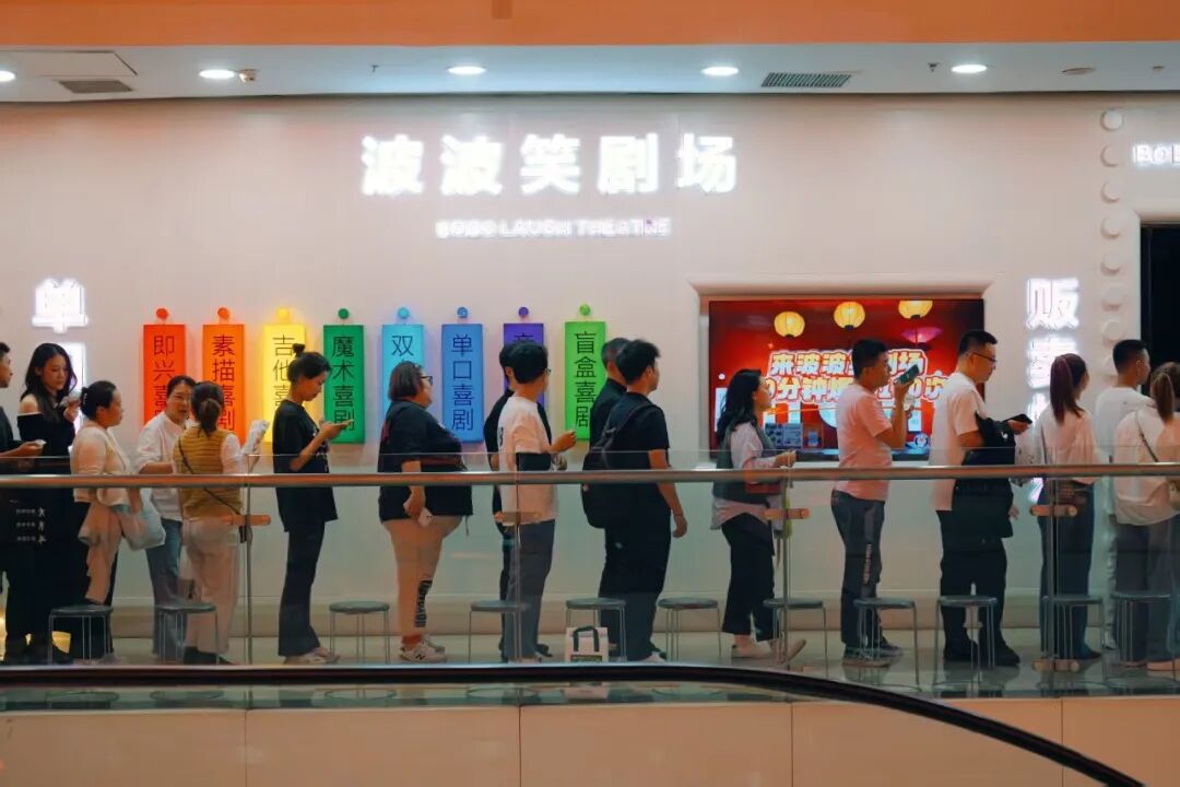 爆红、争议与决裂:房主任“进城”的这一年
