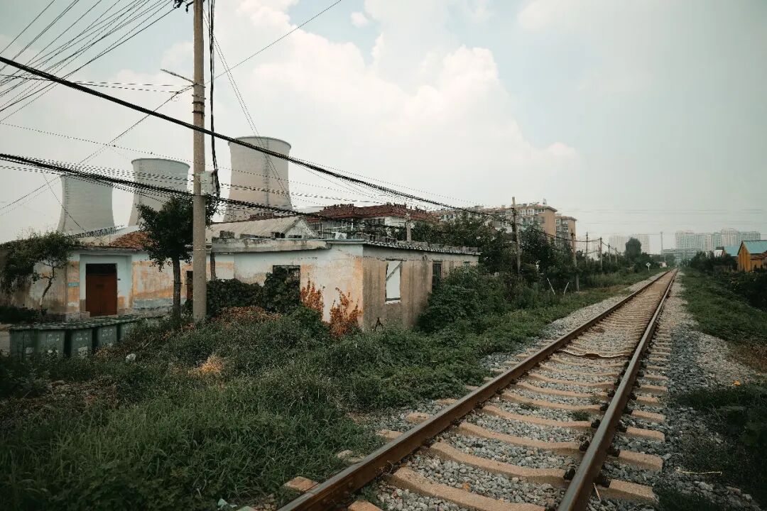 爆红、争议与决裂:房主任“进城”的这一年