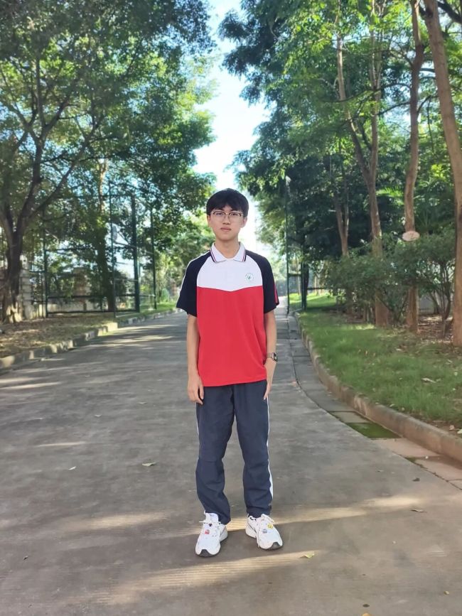 高中生自制综艺走红 邓超李晨也参与 校园游戏引爆网络