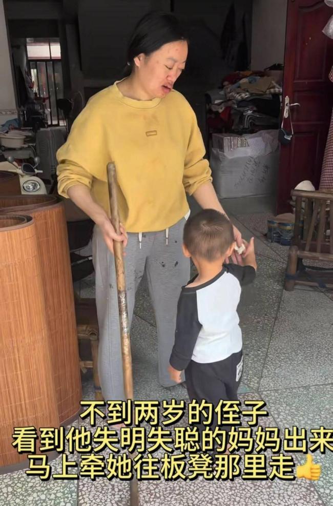 产后失明失聪女子:从不后悔生娃 罕见病家族的坚强面对