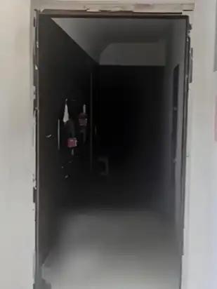 业主买下1层4户圈占公共走廊