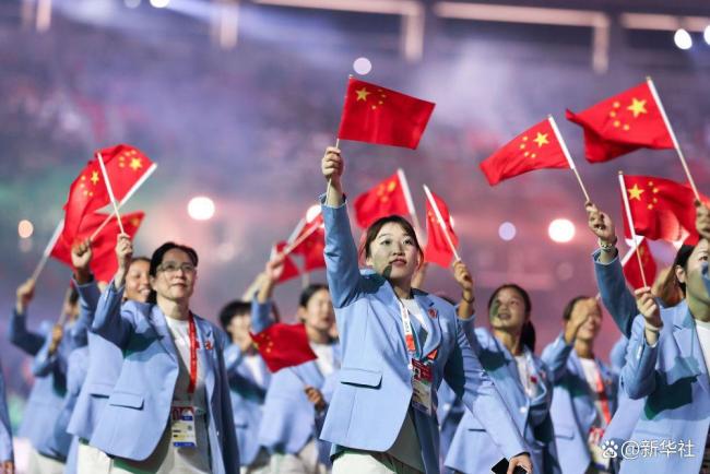 中国游泳队亚运会首金 游泳全面冲金