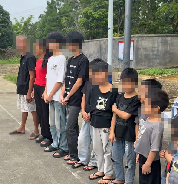 广西钦州一对夫妇生13孩
