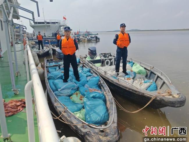 广西一次查扣4艘走私快艇