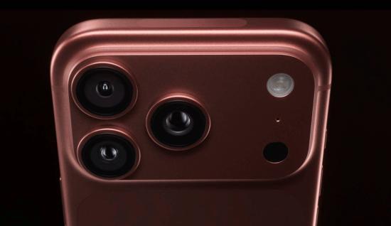 苹果副总裁称不要给iPhone贴膜 屏幕耐用性已足够