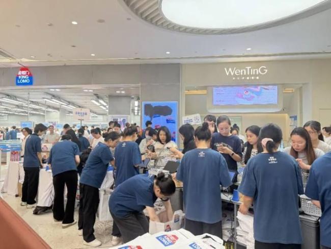 “平价小山姆”怎么火了 新鲜零食引发排队热潮