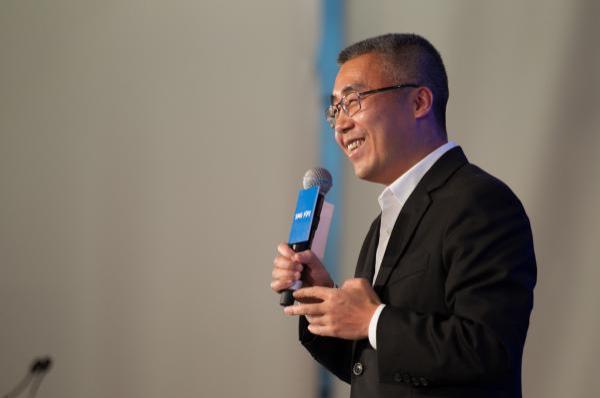 “中国默多克”拟花8亿，再认一个影视圈“兄弟”