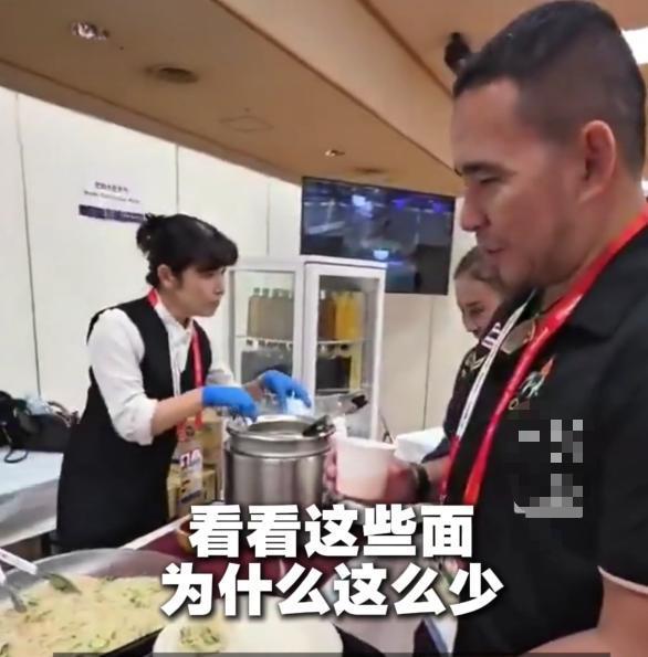 日本网友吐槽亚运会餐食 运动员吃不饱引发争议