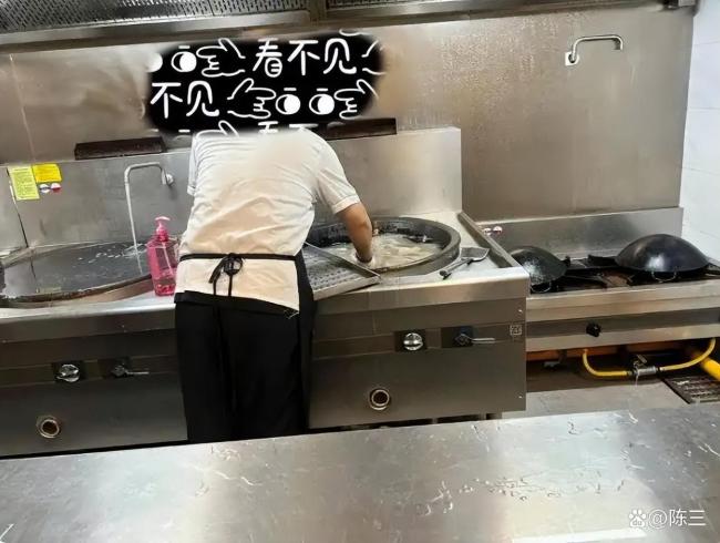 幼儿园多人呕吐11人被问责不是终点 后厨乱象需深究
