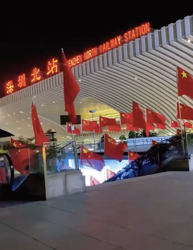 国庆将至 各地节日氛围陆续“上线”