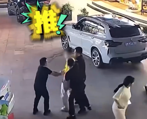 “取现车手”伪装成外卖员,民警在街头用“丝滑小连招”拿下
