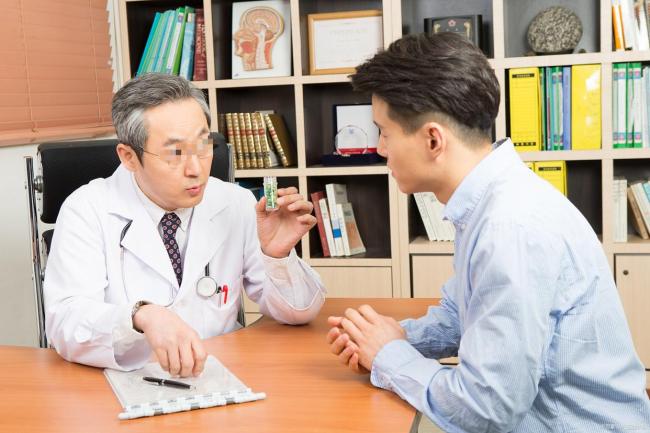男子降脂药和柚子同吃患横纹肌溶解 擅自加量用药风险高