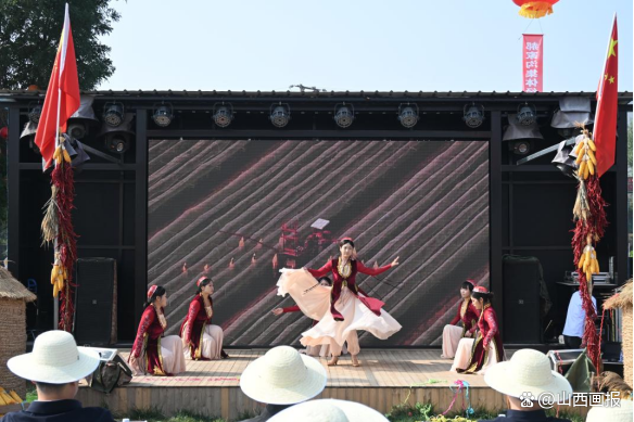 媒体:丰收节喜看稻菽千重浪 共庆丰收盛景