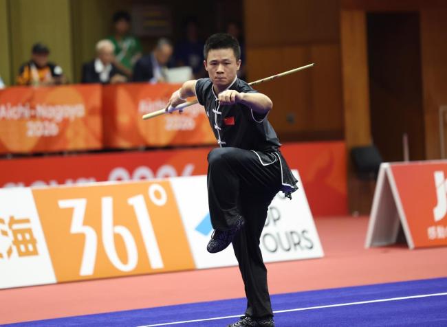 高晓彬夺武术男子刀术棍术全能金牌 亚运赛场展雄风