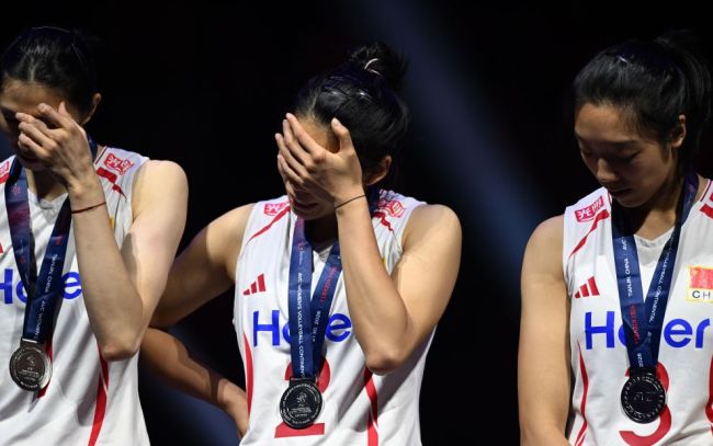 从失利到夺冠看中国女排的逆风成长 23天的坚韧蜕变