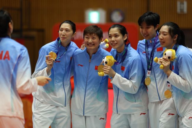 从失利到夺冠看中国女排的逆风成长 23天的坚韧蜕变