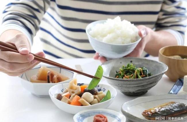 日本青年开始取消吃饭 贫困背后的无奈选择