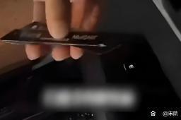男子打车关门时手指飙血后续
