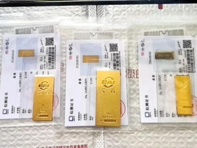 女子将70克黄金塞进鱼肚子准备寄往外地,民警紧急拦截