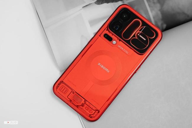 小米18 Pro Max首发评测 透明红色设计与硬件防窥屏引领创新