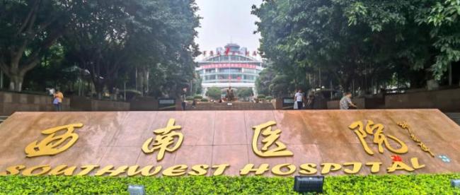 离异女护士倒在工作岗位留下8岁儿子 48小时条款引发争议