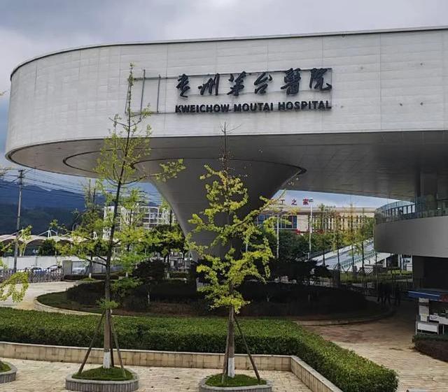 离异女护士倒在工作岗位留下8岁儿子 48小时条款引发争议