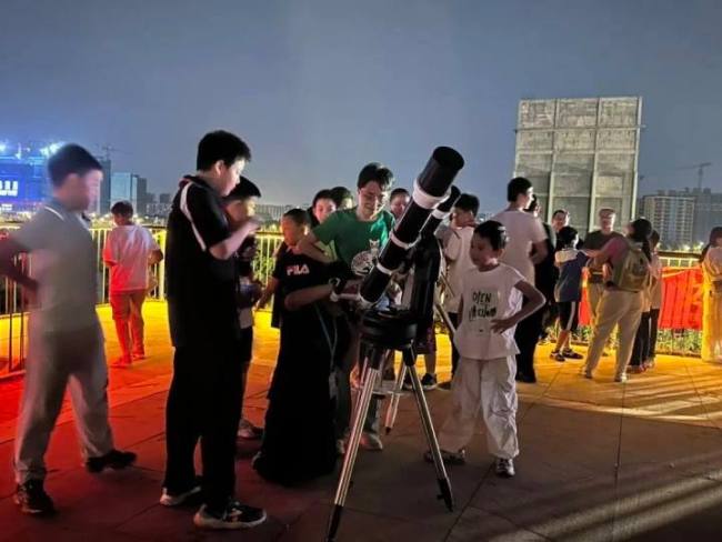 我怕咬缺了它 爸爸找不到回家的路 中秋团圆情深